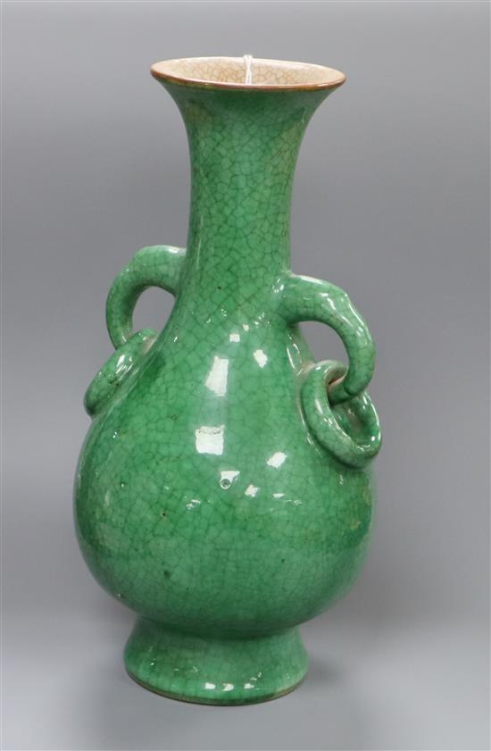 A Chinese green crackle glaze two-handled vase, late 19th/early 20th century, H. 22cm